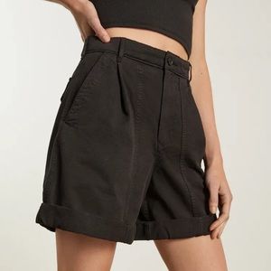 Everlane shorts